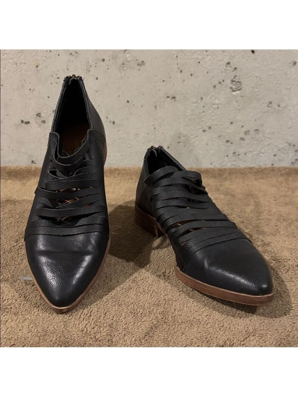 Mari A. Farrah Leather Ankle Bootie - Size 6